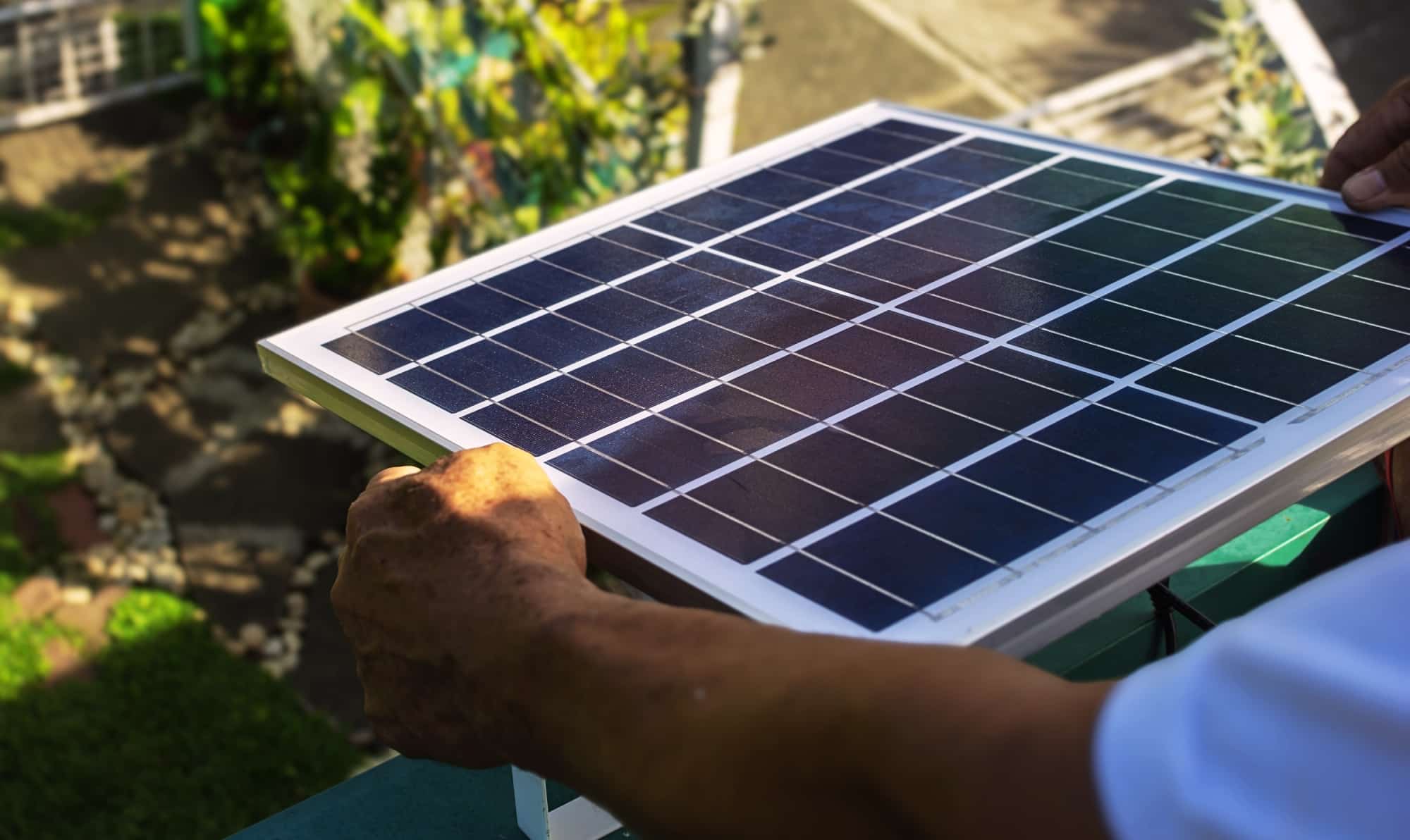 découvrez comment l'angle des panneaux solaires influence leur efficacité et optimisez la performance de votre installation photovoltaïque. apprenez à ajuster l'inclinaison pour maximiser la production d'énergie solaire tout au long de l'année.