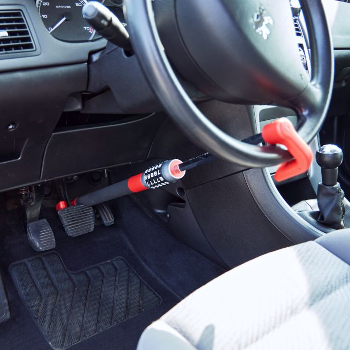 découvrez notre sélection d'antivols de voiture efficaces et fiables pour protéger votre véhicule contre le vol. assurez-vous la tranquillité d'esprit avec des dispositifs de sécurité innovants adaptés à tous les types de voitures.