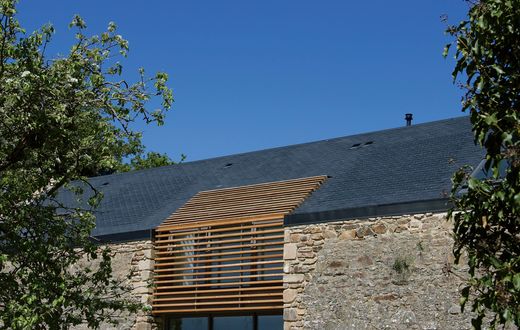 découvrez l'ardoise solaire, une solution innovante et écologique pour produire de l'énergie tout en préservant l'esthétique de votre toiture. alliez design et durabilité avec cette technologie pionnière qui allie performance et respect de l'environnement.