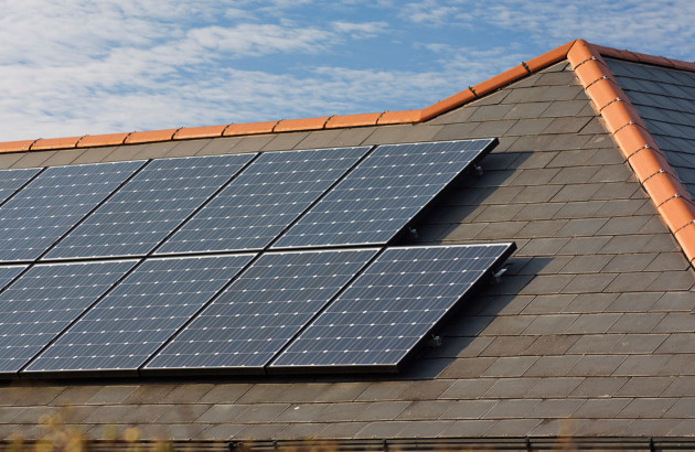 découvrez les ardoises photovoltaïques, une solution innovante alliant esthétisme et production d'énergie renouvelable pour votre toiture. transformez votre maison en source d'énergie durable tout en préservant son charme traditionnel.