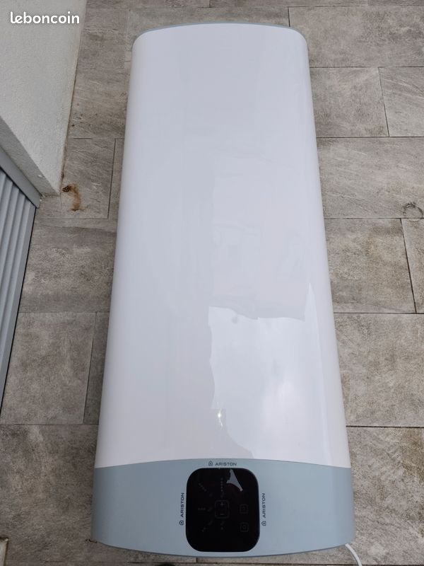 découvrez le chauffe-eau ariston velis evo 80, un modèle alliant performance et design compact. avec ses fonctionnalités avancées et sa technologie de pointe, il vous garantit une eau chaude instantanée et un confort optimal, tout en optimisant votre consommation d'énergie.