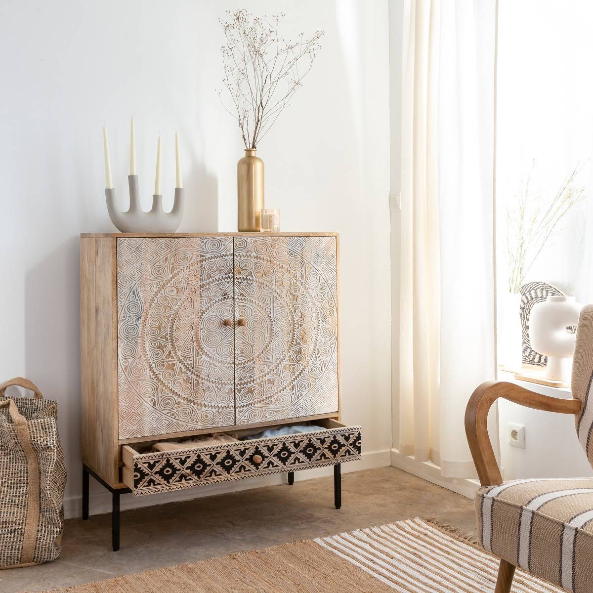 découvrez notre sélection d'armoires élégantes et fonctionnelles, parfaites pour optimiser l'espace de votre intérieur. que ce soit pour votre chambre, votre salon ou votre bureau, trouvez l'armoire idéale qui allie design et rangement pratique.