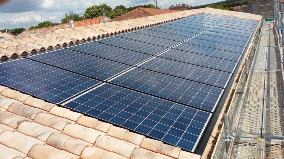 découvrez les nombreux avantages de l'énergie solaire pour votre maison et l'environnement. economies sur vos factures, réduction de votre empreinte carbone et source d'énergie renouvelable inépuisable : explorez pourquoi investir dans l'énergie solaire est une décision judicieuse.