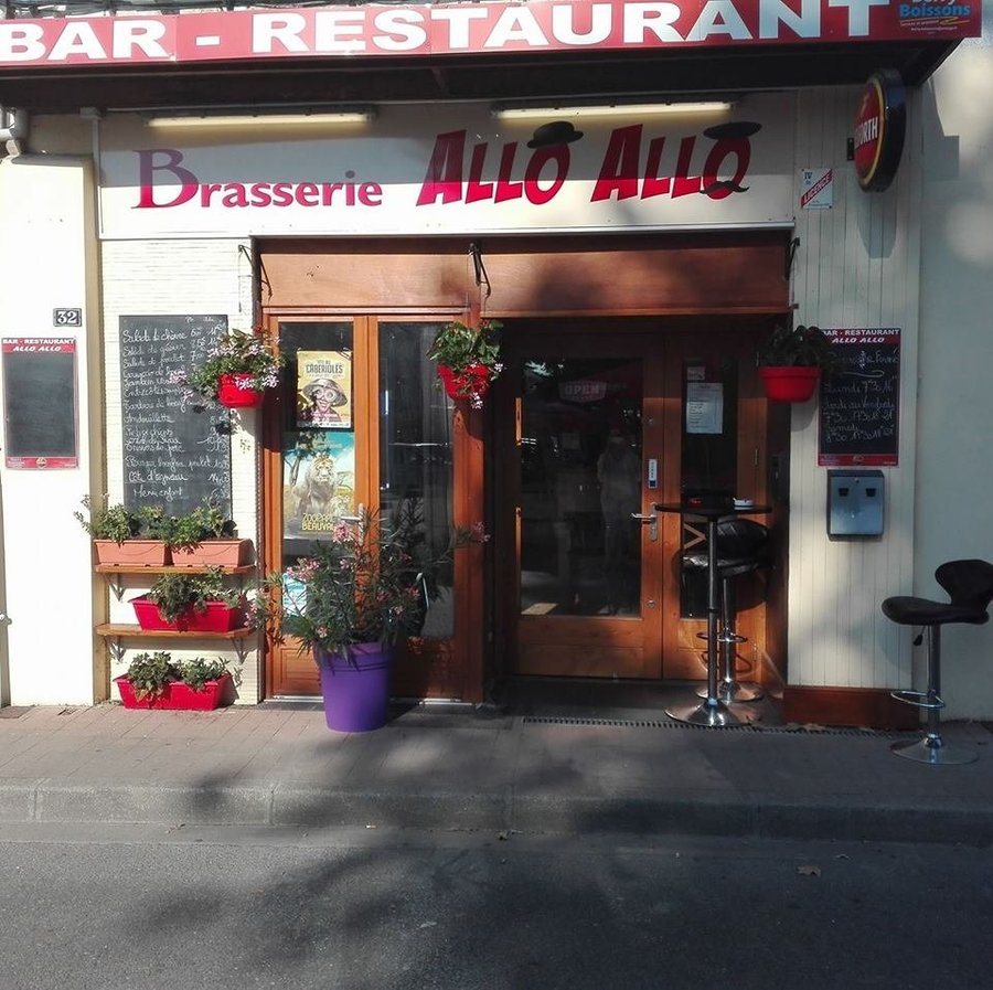 découvrez notre avis sur la série culte 'allo allo'. plongez dans l'humour décalé et les personnages mémorables qui ont marqué des générations. un voyage nostalgique à travers les péripéties hilarantes de la france occupée.