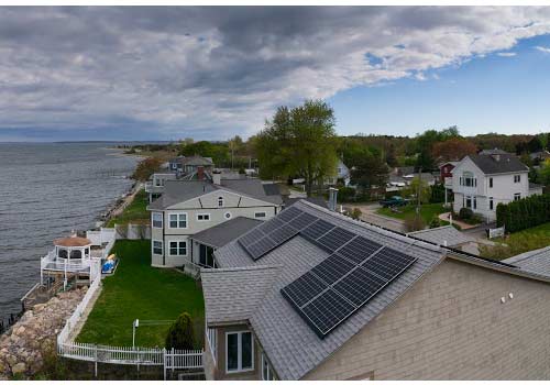 découvrez notre guide complet sur l'autoconsommation énergétique : des avis d'experts, des conseils pratiques et des témoignages d'utilisateurs pour vous aider à mieux comprendre cette solution écologique et économique pour réduire vos factures d'électricité.