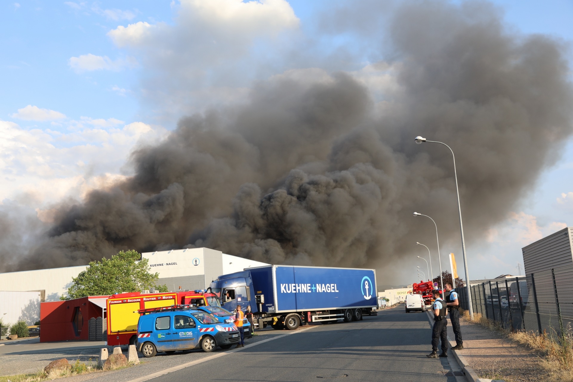 découvrez notre analyse détaillée des avis sur kuehne nagel, leader de la logistique. informez-vous sur la qualité des services, la satisfaction client et les points forts de cette entreprise renommée dans le secteur du transport et de la supply chain.