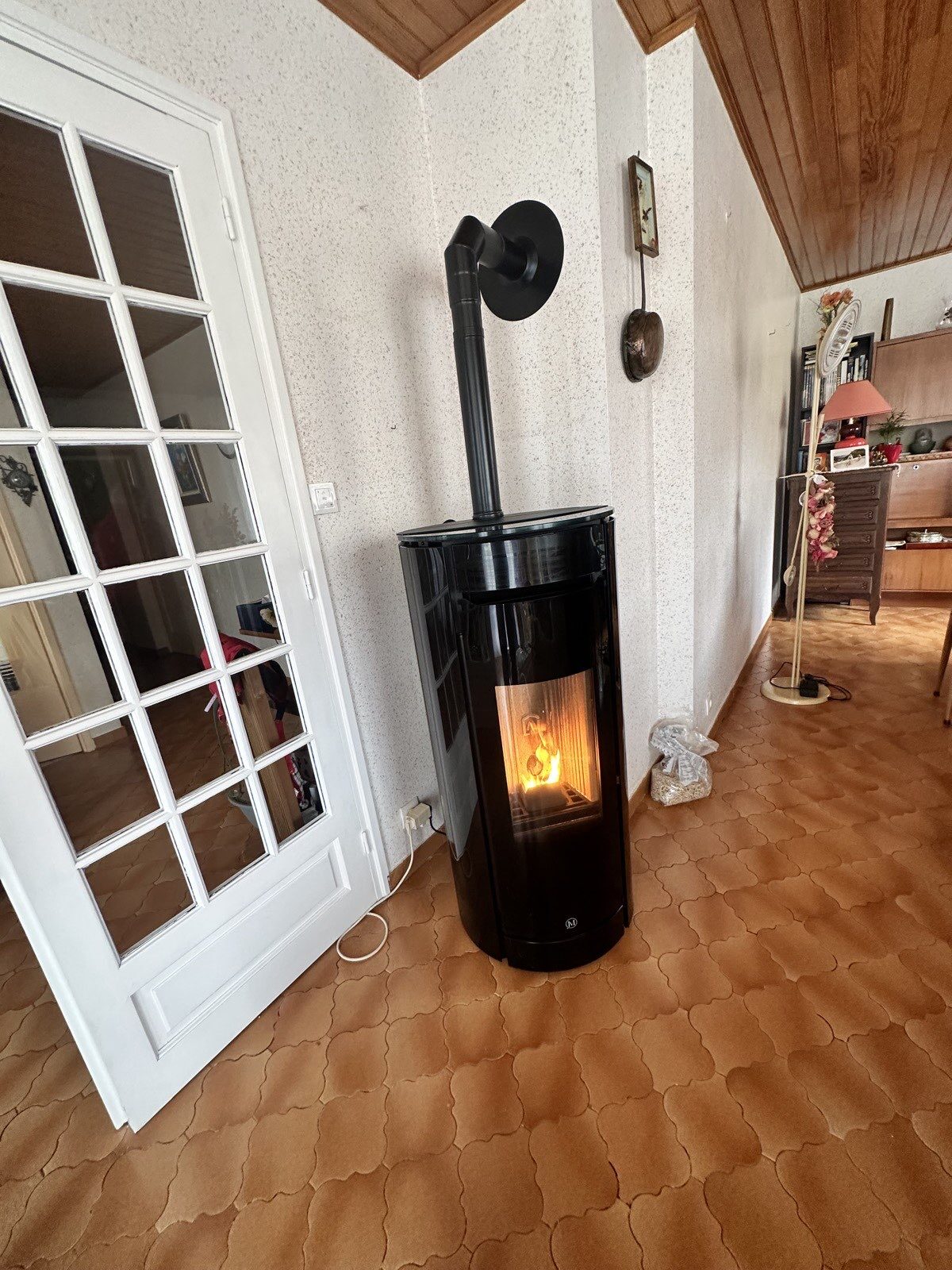 découvrez notre avis complet sur les poêles à granulés : performance, efficacité énergétique, entretien et conseils d'achat pour choisir le modèle qui vous conviendra le mieux.