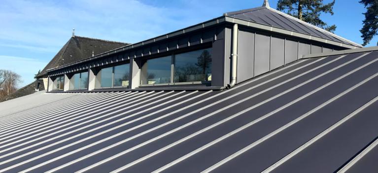 découvrez le bac acier, un matériau incontournable pour vos projets de construction et de couverture. robuste, durable et esthétique, il s'adapte à tous vos besoins, qu'il s'agisse de maisons, garages ou abris de jardin. explorez ses avantages et trouvez le bac acier idéal pour votre prochaine réalisation.