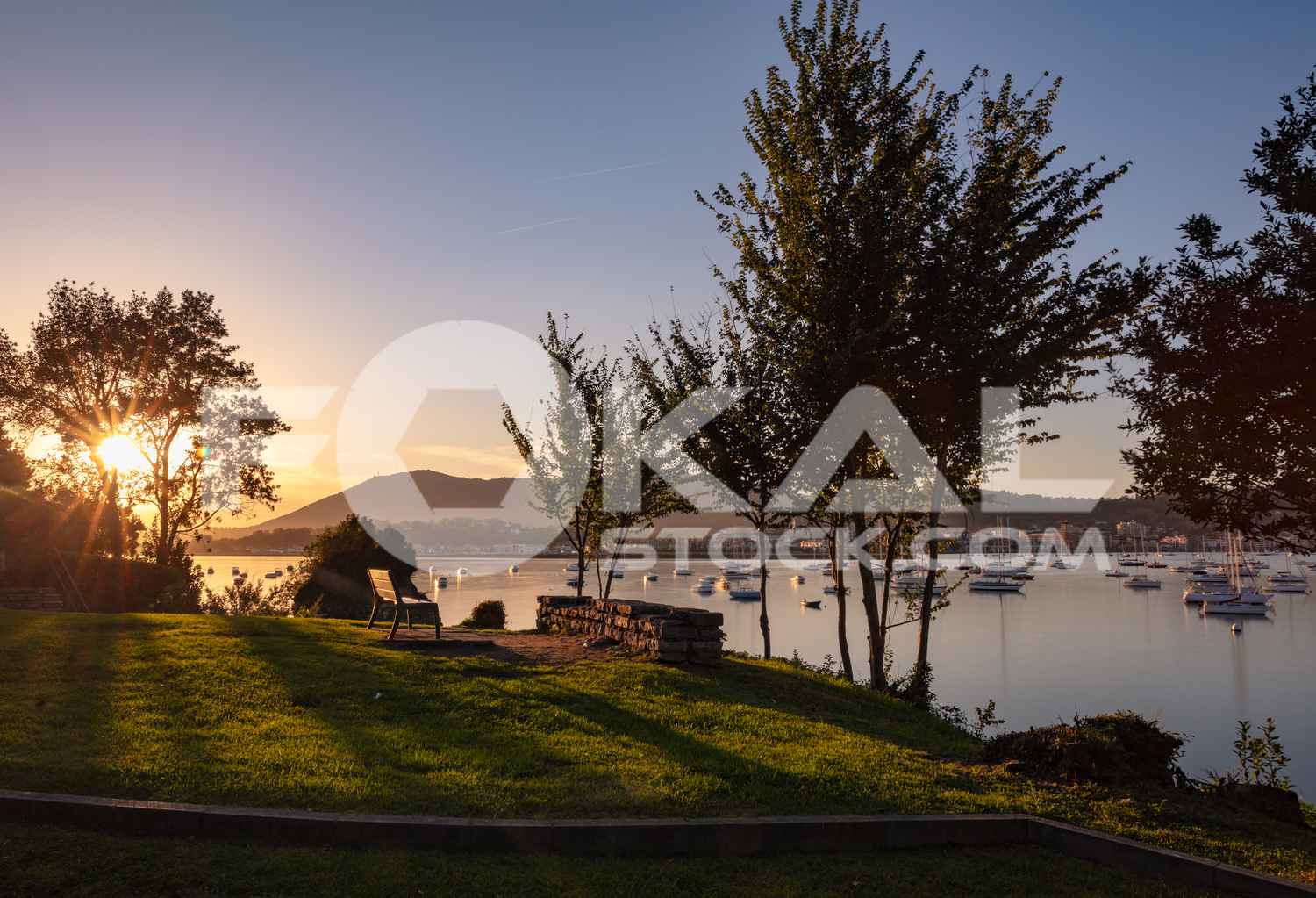 découvrez la magie des baies de soleil, ces moments enchanteurs où la lumière dorée du crépuscule transforme le paysage. plongez dans cette expérience visuelle et sensorielle unique, idéale pour se ressourcer et savourer la beauté de la nature.