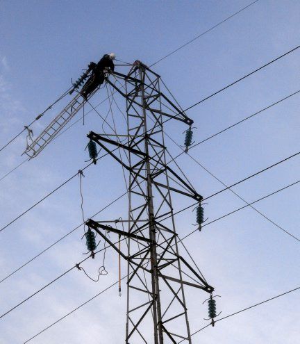 découvrez les causes et solutions liées à la baisse de tension edf. informez-vous sur les impacts sur votre consommation électrique et comment optimiser votre installation pour garantir un courant stable.