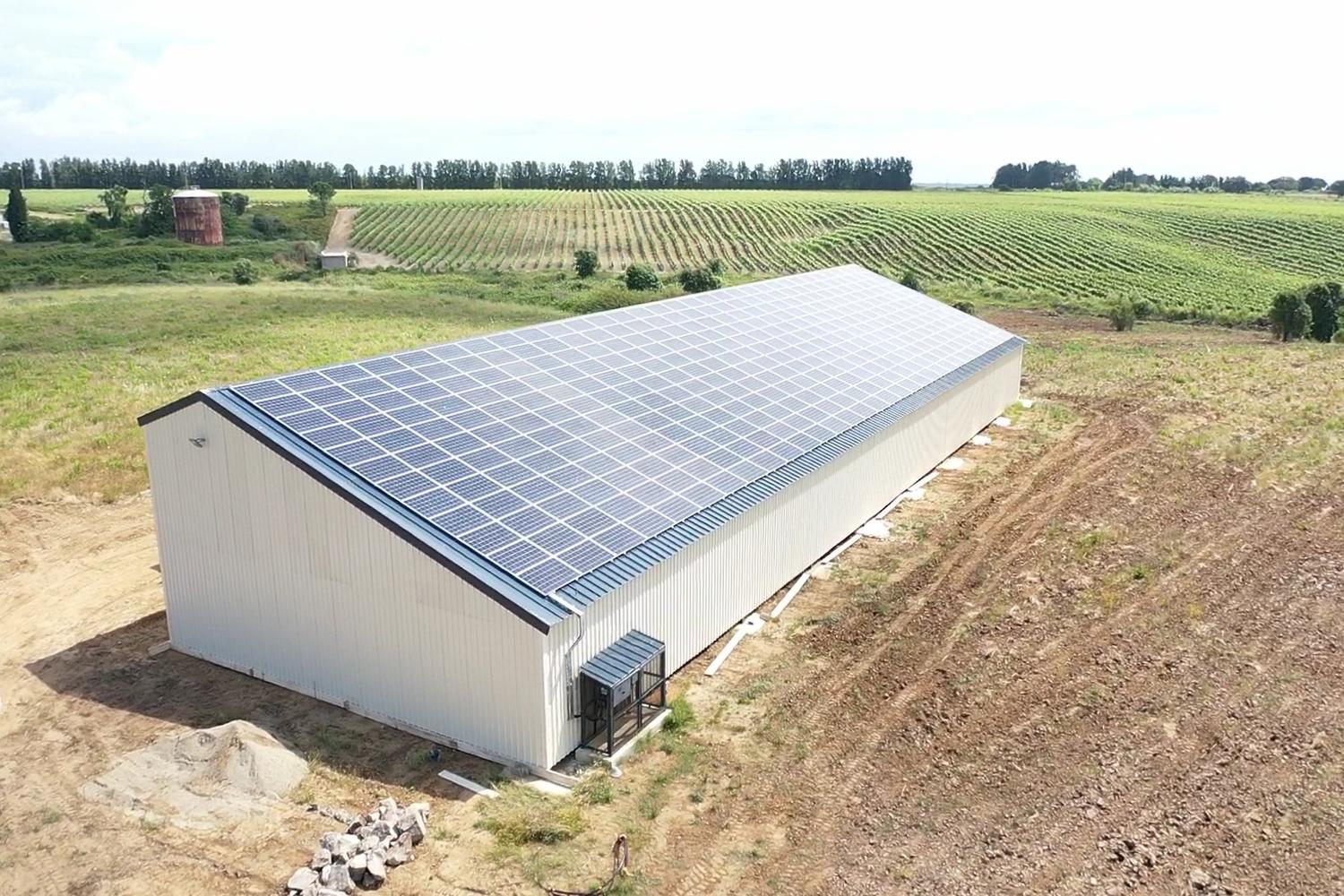 découvrez nos solutions innovantes pour les bâtiments agricoles photovoltaïques (pv) qui allient efficacité énergétique et durabilité. optimisez vos espaces agricoles tout en réduisant votre empreinte carbone grâce à nos infrastructures adaptées aux besoins des agriculteurs.