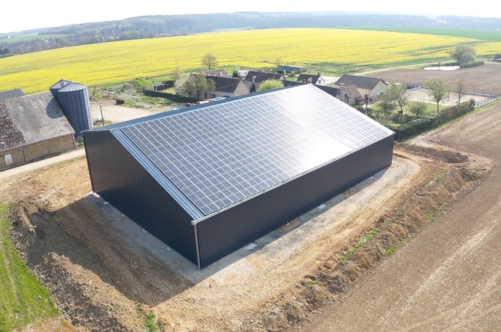 découvrez les avantages des bâtiments agro-photovoltaïques, qui allient production agricole et énergie solaire. optimisez l'utilisation de vos terres tout en réduisant votre empreinte carbone grâce à cette solution innovante et durable.