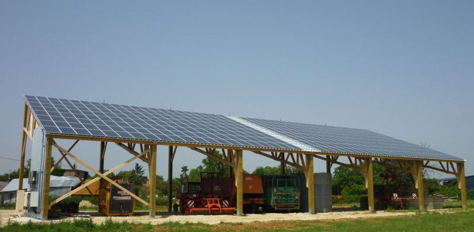 découvrez les avantages des bâtiments en bois équipés de panneaux photovoltaïques. alliant écologie et performance énergétique, cette solution durable réduit votre empreinte carbone tout en optimisant la consommation d'énergie. explorez les innovations en matière de construction bois et d'énergie solaire.