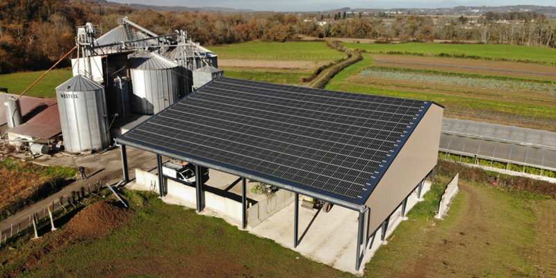 découvrez les avantages des bâtiments photovoltaïques, une solution innovante et écologique pour produire votre propre énergie solaire. optimisez vos dépenses énergétiques tout en contribuant à la transition énergétique. informez-vous sur les spécificités, les coûts et les bénéfices d'un bâtiment conçu pour intégrer des panneaux solaires.