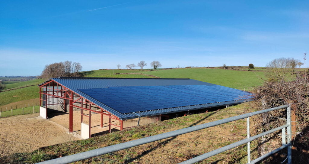 découvrez les avantages des bâtiments photovoltaïques, une solution innovante et durable qui permet de produire de l'énergie solaire tout en préservant l'environnement. optimisez votre consommation énergétique et contribuez à la transition écologique grâce à des technologies de pointe.