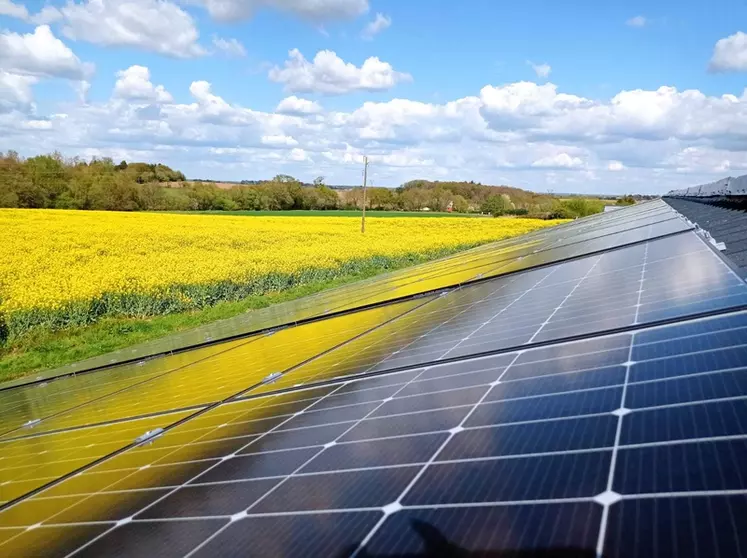 découvrez les avantages des bâtiments photovoltaïques, une solution durable et efficace pour produire de l'énergie renouvelable. maximisez votre autonomie énergétique tout en réduisant votre empreinte carbone grâce à des technologies innovantes et respectueuses de l'environnement.