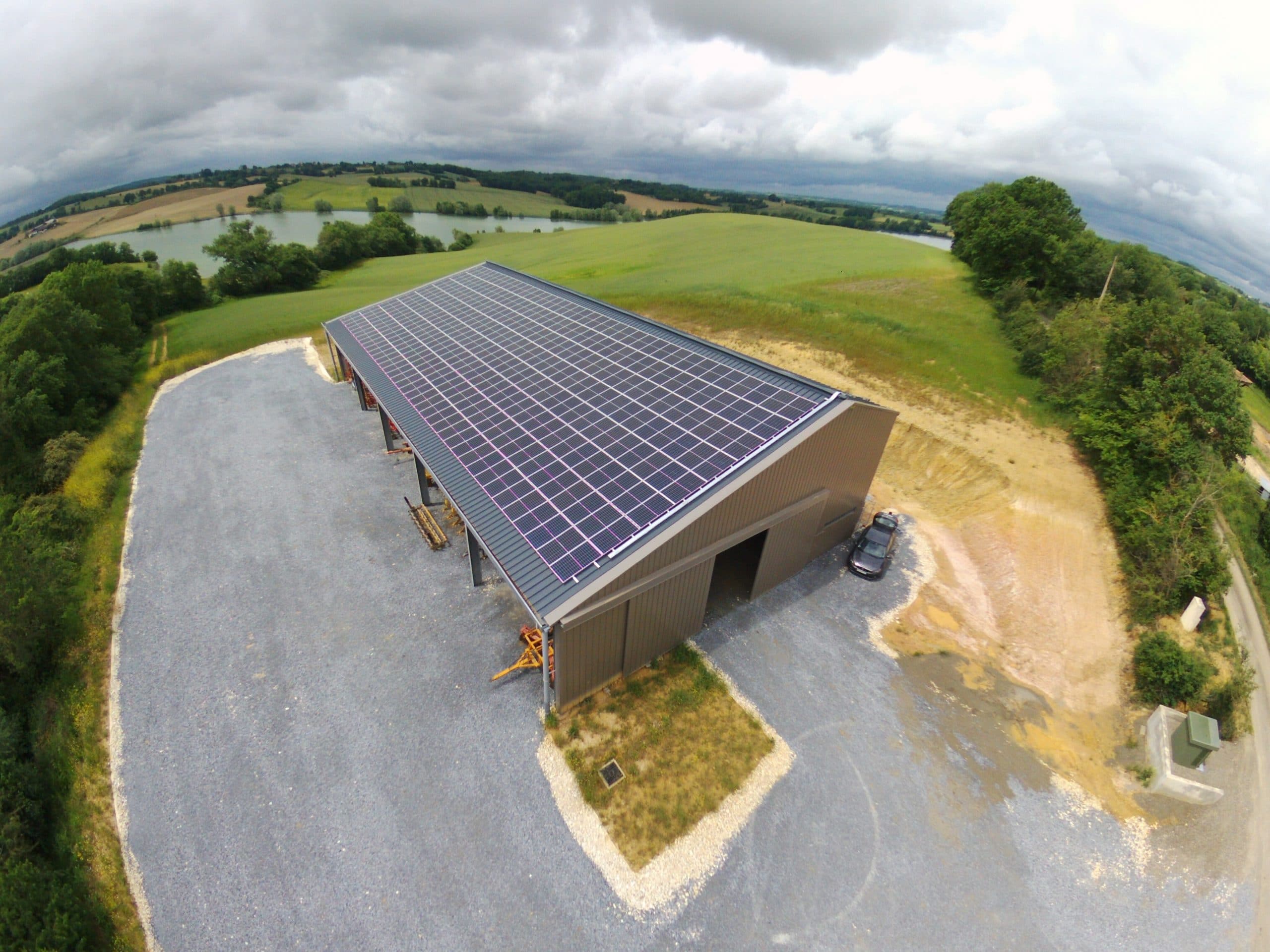 découvrez notre bâtiment équipé d'une installation photovoltaïque de 300 kwc, alliant performance énergétique et respect de l'environnement. idéal pour réduire vos coûts et contribuer à la transition énergétique.