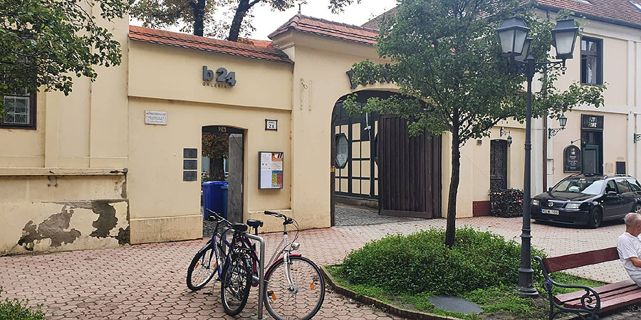 découvrez batt24, votre plateforme de référence pour tout ce qui concerne les batteries. profitez de conseils, d'astuces et d'un service de qualité pour choisir la batterie qui répond le mieux à vos besoins. ne laissez jamais votre appareil à court d'énergie !