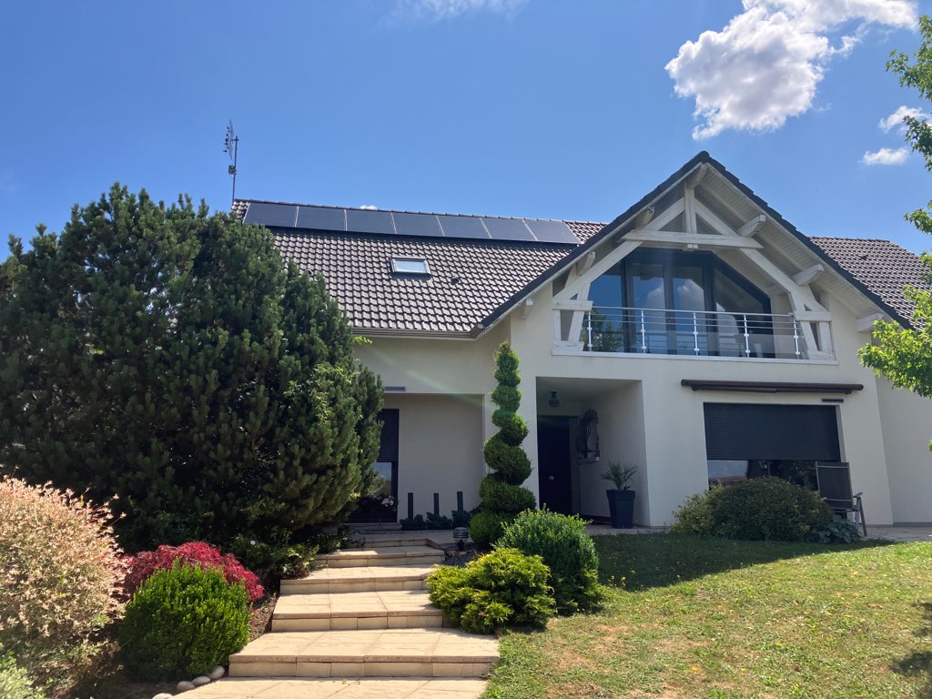 découvrez bfc solaire, votre expert en solutions énergétiques renouvelables. nous vous proposons des installations solaires performantes et adaptées à vos besoins, pour réduire votre facture d'électricité et contribuer à un avenir durable. faites le choix de l'énergie verte avec bfc solaire.