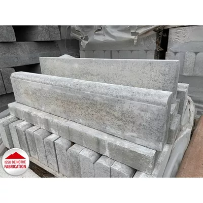 découvrez notre bordure en béton de 1 mètre, idéale pour délimiter vos espaces extérieurs avec style et durabilité. parfaite pour les jardins, allées et projets d'aménagement paysager.