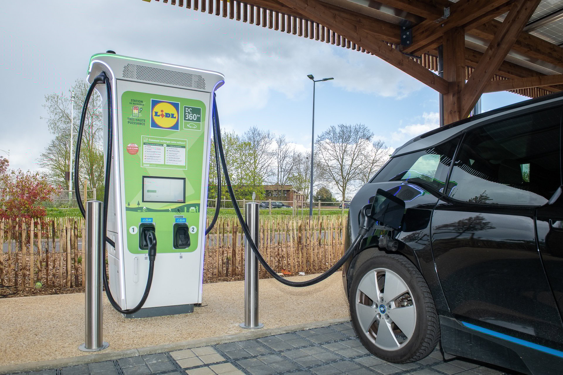 découvrez la borne de recharge liddle, idéale pour recharger vos véhicules électriques en toute simplicité. profitez d'une installation rapide et d'une performance optimale pour une conduite éco-responsable.