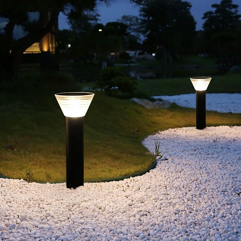 découvrez nos bornes solaires innovantes, parfaites pour éclairer vos espaces extérieurs tout en respectant l'environnement. utilisez l'énergie solaire pour un éclairage autonome, esthétique et durable. idéales pour jardins, parcs et allées, nos bornes solaires allient technologie et design moderne.