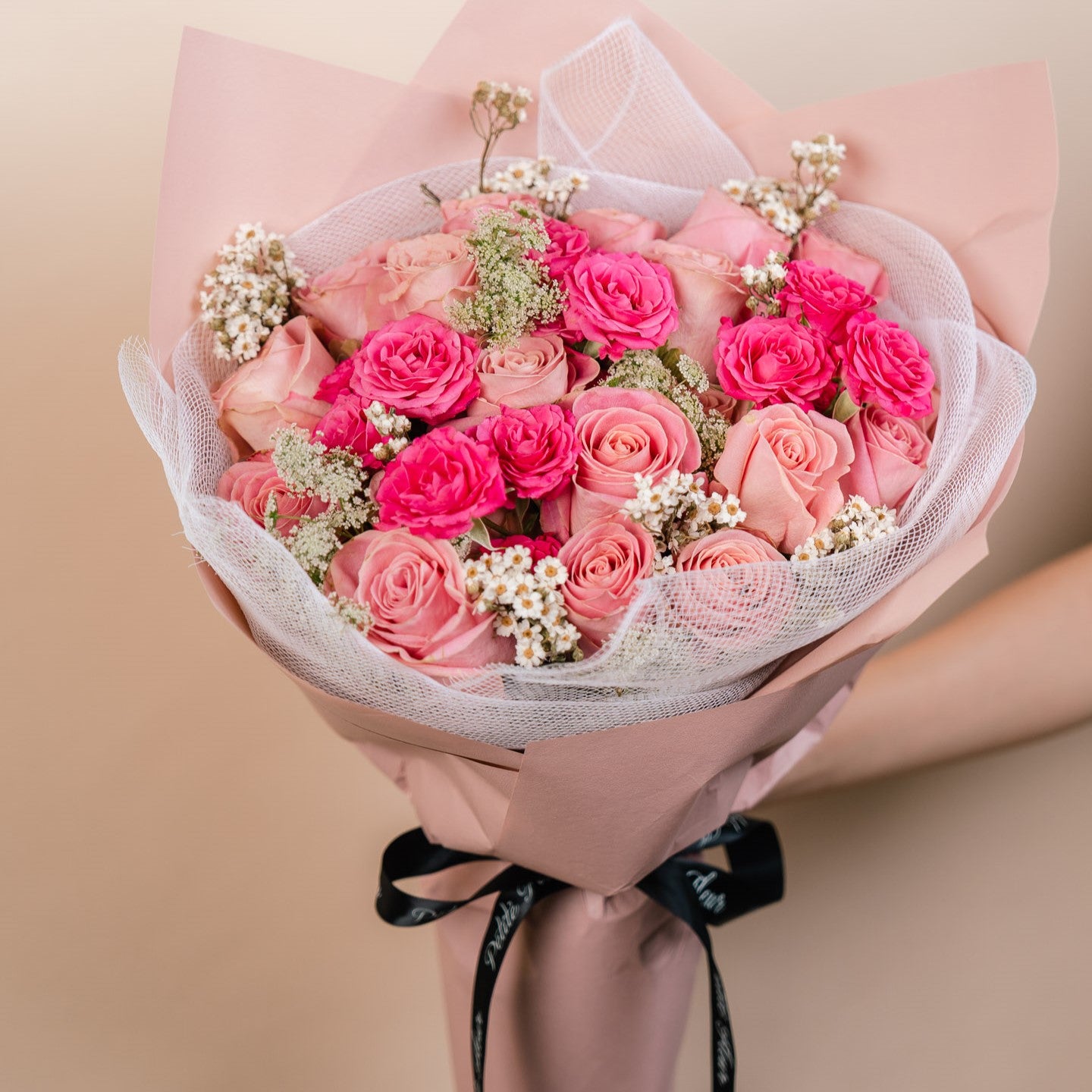 découvrez notre magnifique sélection de bouquets floraux, parfaits pour toutes les occasions. que ce soit pour un anniversaire, une déclaration d'amour ou simplement pour égayer votre intérieur, nos créations uniques sauront ravir vos proches et apporter une touche de fraîcheur à votre vie.