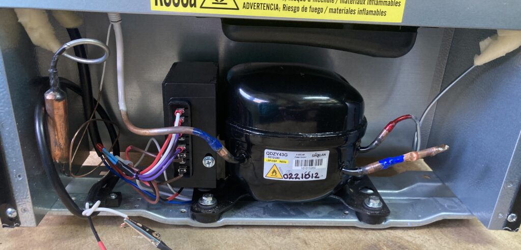 découvrez notre guide complet sur le branchement d'un frigo 12v. apprenez les étapes essentielles pour une installation électrique sécurisée et efficace, adaptée aux véhicules et aux environnements hors réseau.