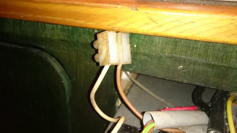 découvrez tout ce qu'il faut savoir sur le branchement de votre réfrigérateur ! notre guide vous explique étape par étape comment installer votre frigo en toute sécurité pour garantir un fonctionnement optimal et éviter les pannes. idéal pour les bricoleurs novices et expérimentés.