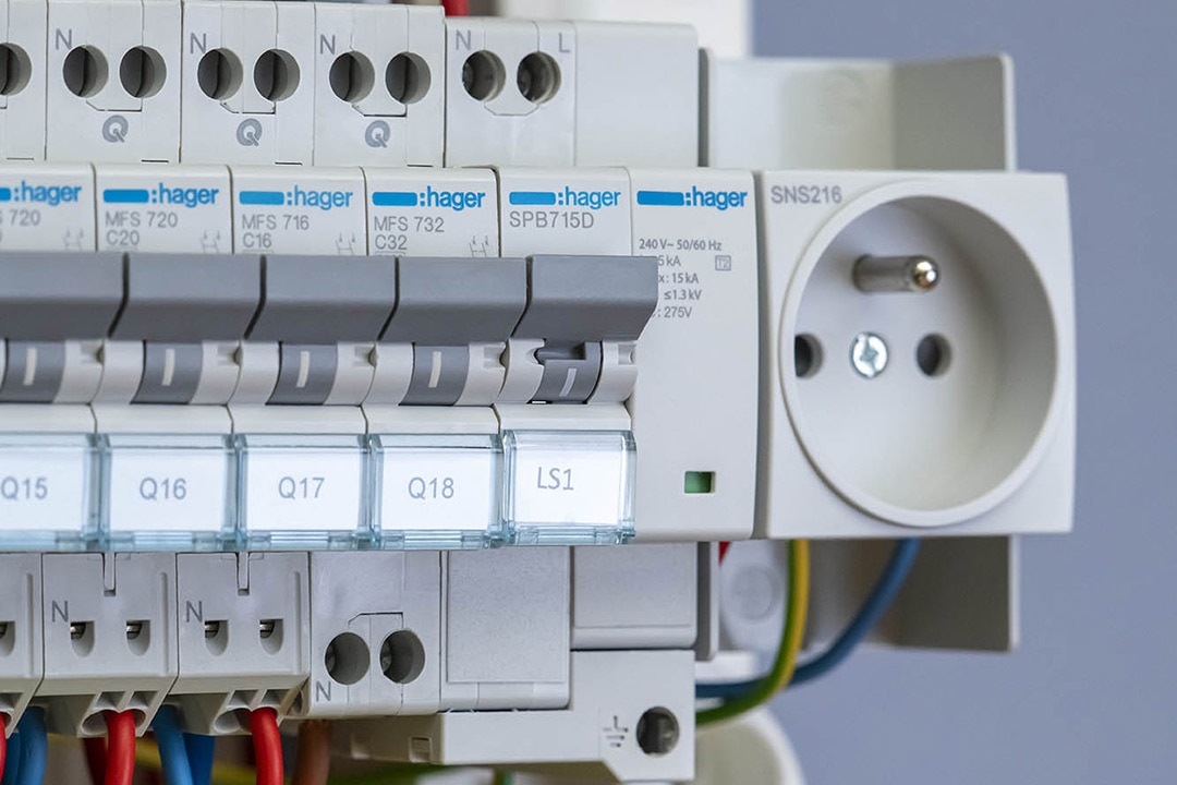 découvrez nos solutions de branchement parafoudre pour protéger efficacement vos équipements électroniques contre les surtensions. assurez la sécurité de votre réseau électrique et prolongez la durée de vie de vos appareils avec nos conseils et produits adaptés.