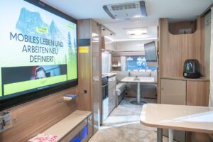 découvrez l'originalité d'un bureau dans une caravane, un espace de travail unique au charme nomade. idéal pour allier créativité et mobilité, cette solution moderne apporte style et sérénité à vos journées de télétravail.