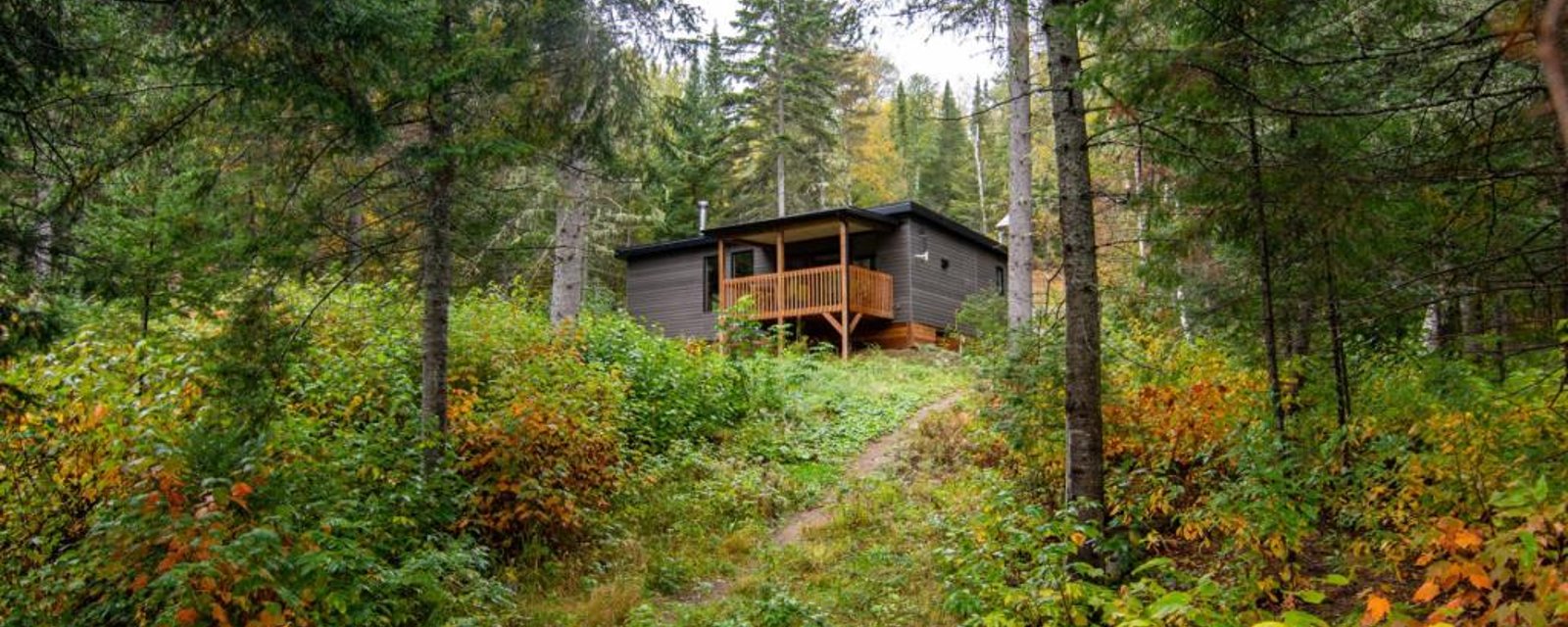 découvrez l'expérience unique d'un chalet autonome, alliant confort moderne et respect de l'environnement. parfait pour une escapade nature, ce refuge vous offre une autonomie énergétique avec ses installations écologiques. profitez d'un séjour hors du commun, loin du tumulte quotidien, tout en préservant la beauté des paysages environnants.