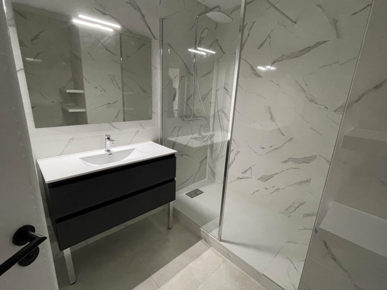 découvrez les derniers changements dans les matériaux modernes, des innovations qui révolutionnent les secteurs de la construction et du design. explorez comment ces nouveaux matériaux améliorent la durabilité, l'efficacité énergétique et l'esthétique des projets contemporains.