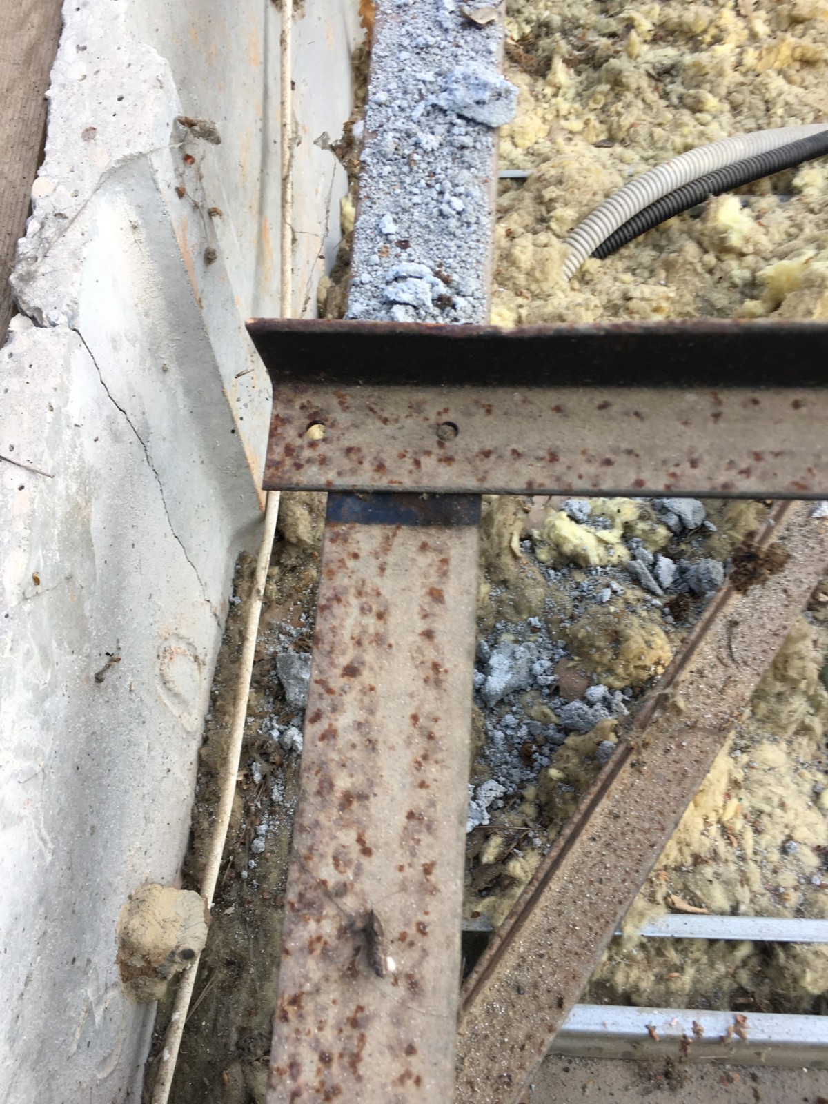 découvrez la charpente métallique phénix, une solution robuste et durable pour vos projets de construction. alliant innovation et expertise, notre équipe vous accompagne dans la réalisation de structures résistantes et esthétiques, adaptées à vos besoins spécifiques.