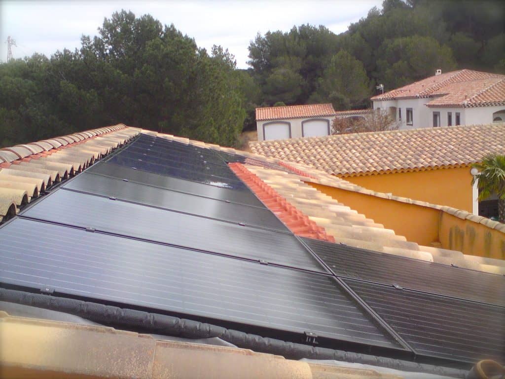 découvrez les avantages de la charpente photovoltaïque, une solution innovante alliant structure et énergie solaire. transformez votre toiture en un espace de production d'électricité renouvelable, tout en bénéficiant d'une durabilité accrue et d'une performance énergétique optimale.