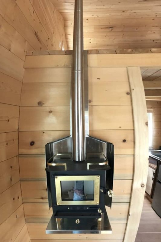 découvrez notre chauffe-eau à gaz spécialement conçu pour les tiny houses. compact et efficace, il vous offre un approvisionnement en eau chaude instantané tout en optimisant l'espace de votre maison mobile. idéal pour un mode de vie durable et confortable.