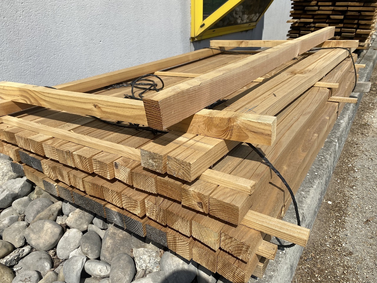 découvrez l'univers des chevrons : motifs emblématiques et tendances déco, des conseils pour les intégrer dans votre intérieur et sublimer vos espaces avec style.