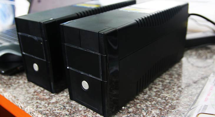 découvrez comment choisir le meilleur onduleur pour vos besoins électriques. notre guide vous aide à comprendre les différents types d'onduleurs, leurs caractéristiques et comment sélectionner celui qui garantira une alimentation fiable et sécurisée pour vos appareils.