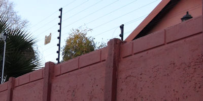 découvrez nos solutions de clôture électrique, idéales pour sécuriser vos propriétés et maintenir vos animaux en toute sécurité. faciles à installer et efficaces, nos systèmes garantissent une protection optimale contre les intrusions. optez pour la tranquillité d'esprit avec nos clôtures électriques de haute qualité.