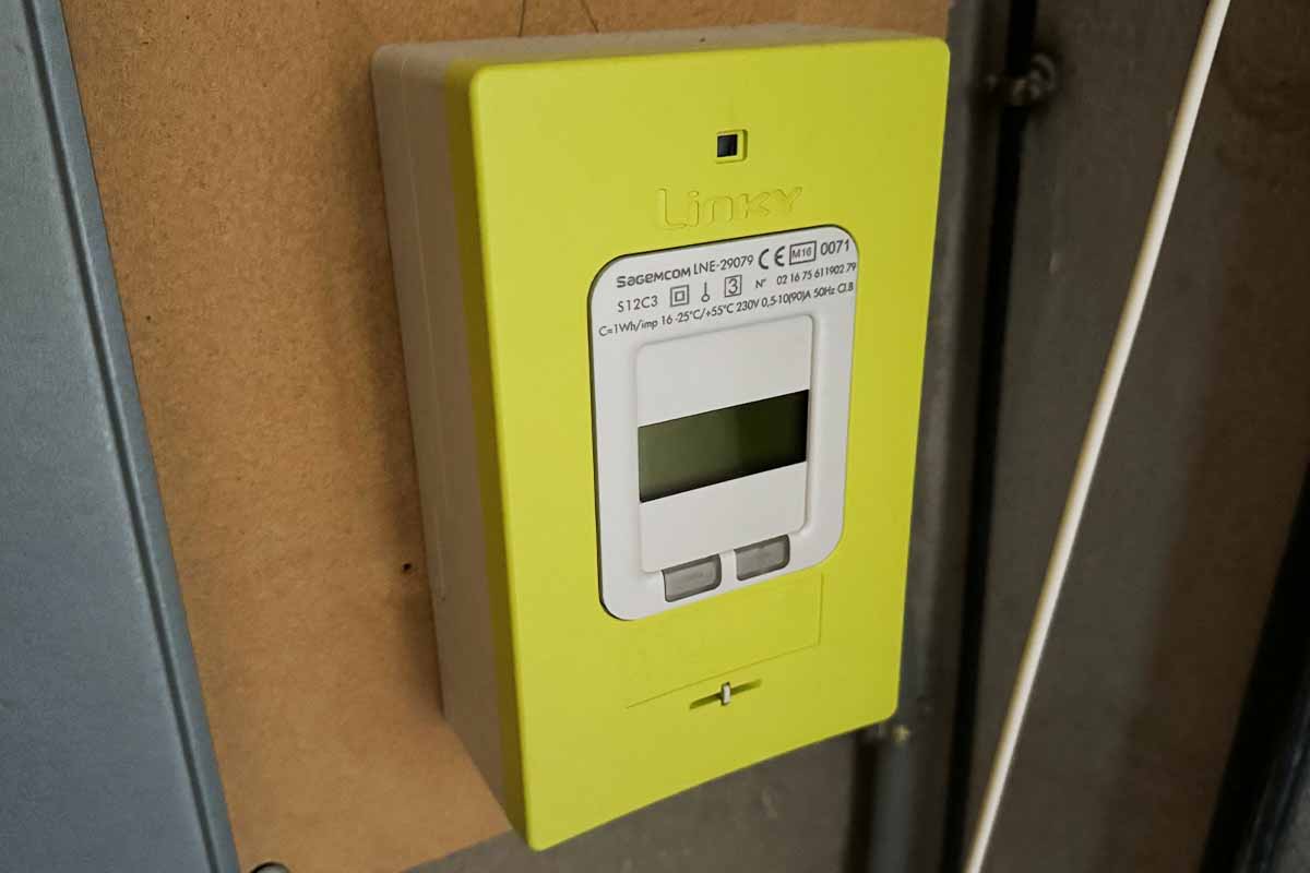 découvrez pourquoi le compteur edf clignote et ce que cela signifie pour votre consommation d'électricité. informez-vous sur les causes des clignotements et les actions à entreprendre pour assurer le bon fonctionnement de votre compteur.