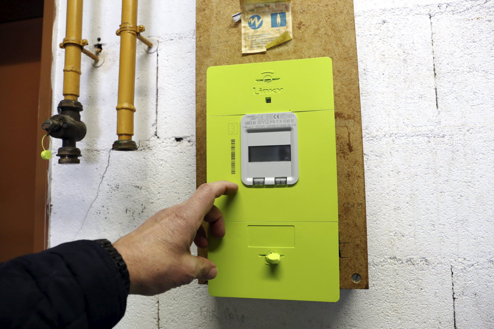 découvrez le compteur linky, le compteur électrique intelligent qui transforme la gestion de votre consommation d'énergie. informez-vous sur son fonctionnement, ses avantages et comment il participe à la transition énergétique en france.