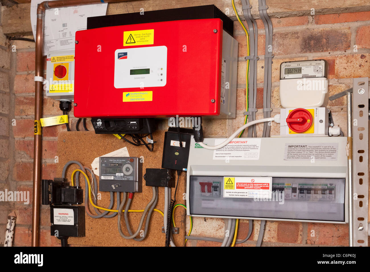 découvrez comment un compteur photovoltaïque peut optimiser la production d'énergie solaire de votre installation, suivre votre consommation et maximiser vos économies grâce à une gestion intelligente de l'énergie.