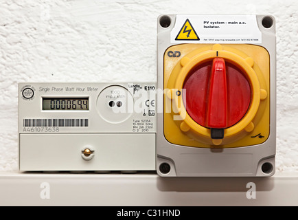 découvrez tout sur le compteur photovoltaïque (pv) : son fonctionnement, son importance pour la gestion de votre installation solaire et comment il optimise votre consommation d'énergie. informez-vous sur les avantages du suivi de votre production d'énergie renouvelable.