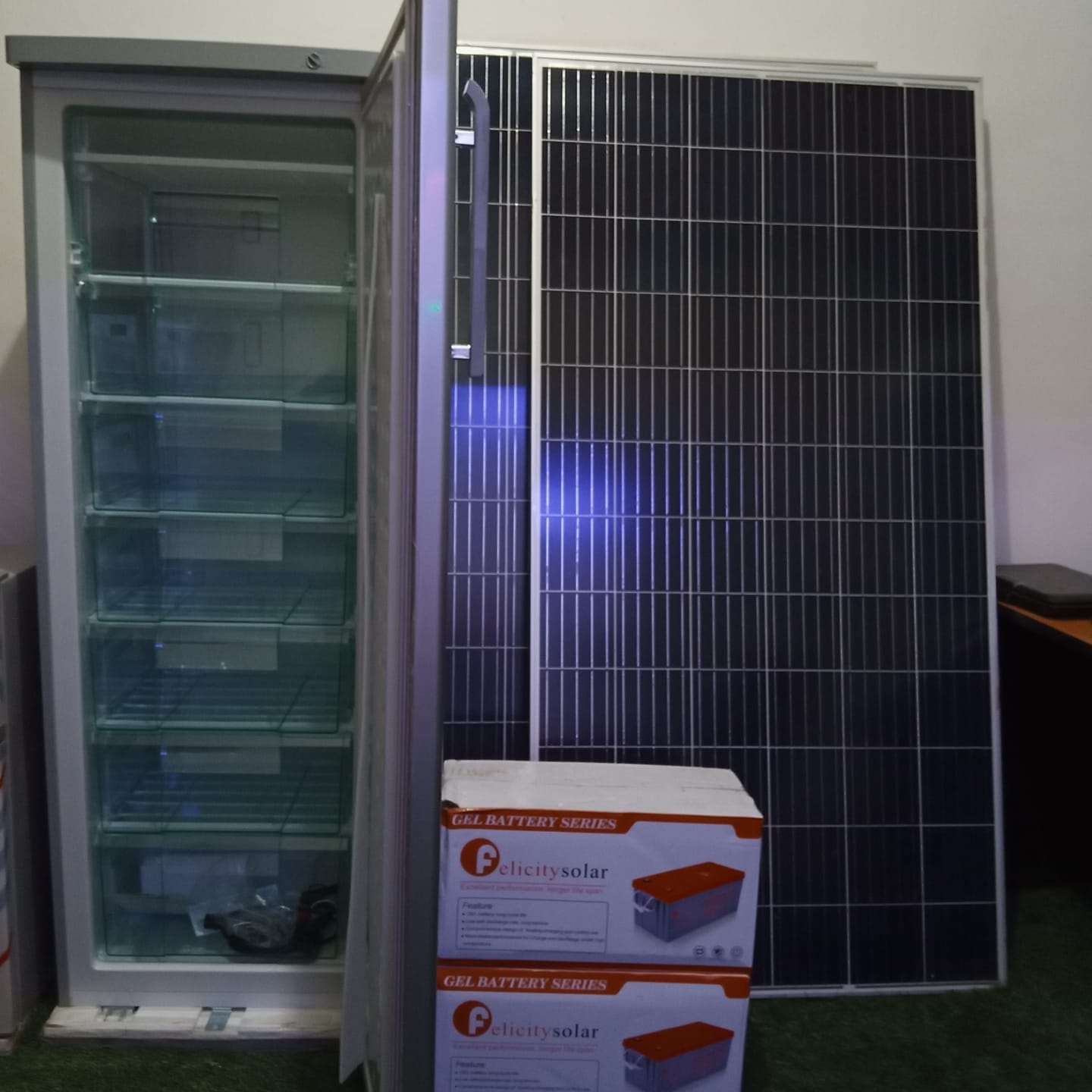 découvrez le congélateur solaire, une solution innovante et écologique pour conserver vos aliments sans énergie électrique. idéal pour les zones reculées, il utilise l'énergie solaire pour maintenir vos produits frais tout en réduisant votre empreinte carbone. faites le choix d'une technologie durable et pratique.