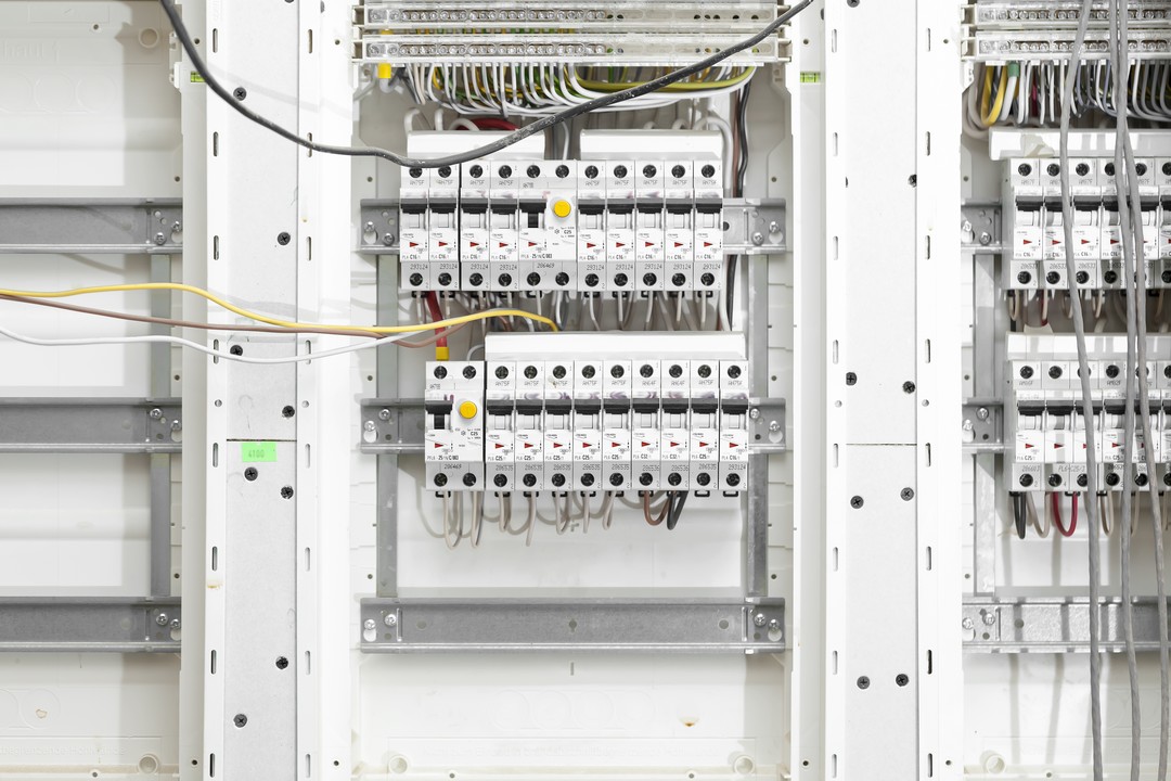 découvrez le phénomène du courant, une force essentielle qui traverse différents domaines tels que la physique, l'électricité et les fluides. apprenez comment il influence notre quotidien et les technologies modernes.