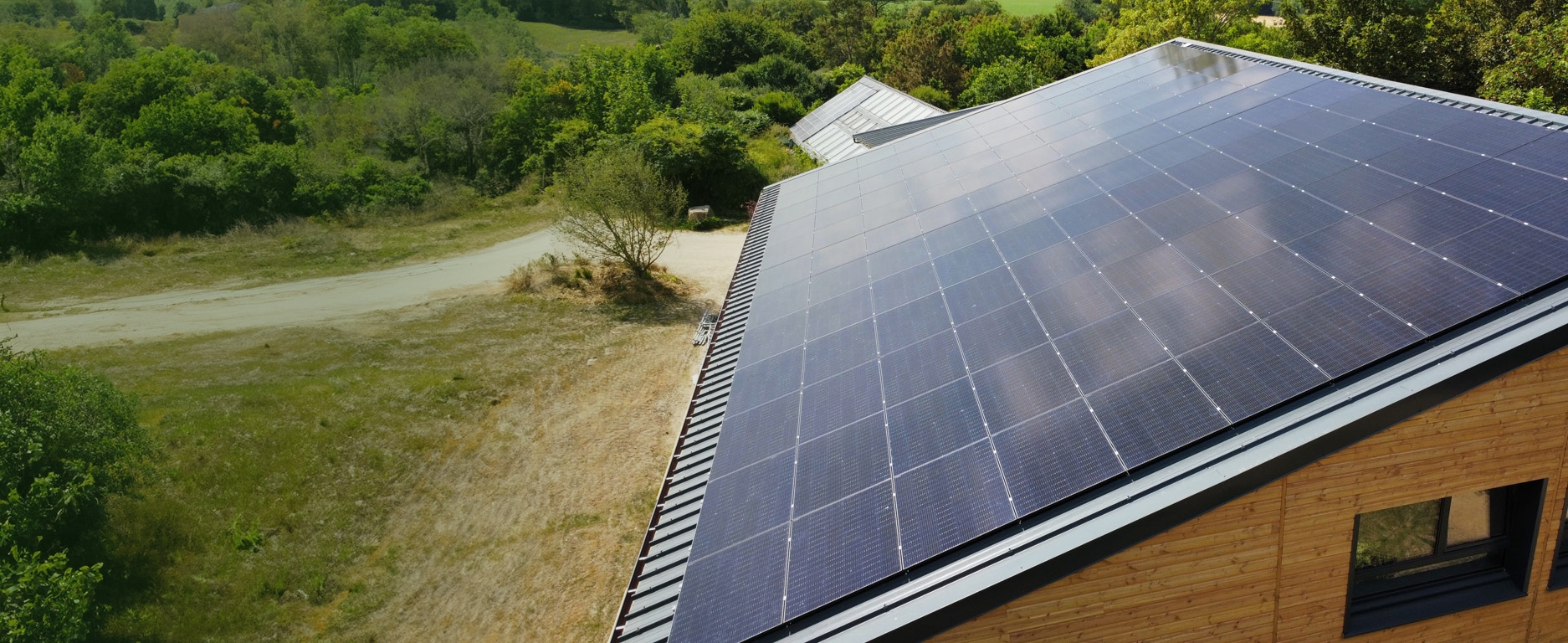 découvrez comment un court-circuit dans un panneau solaire peut affecter votre système d'énergie renouvelable. informez-vous sur les causes, les implications et les solutions pour garantir la sécurité et l'efficacité de votre installation photovoltaïque.