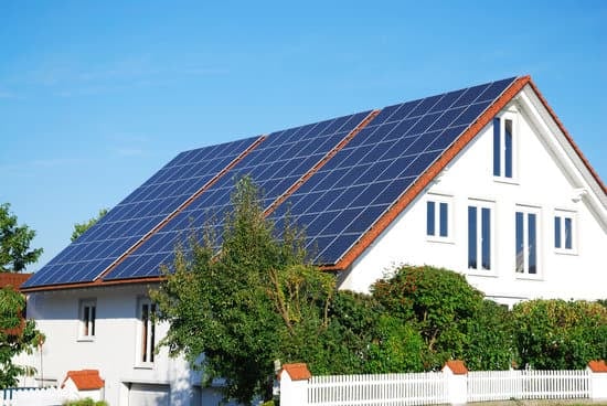 découvrez tout ce qu'il faut savoir sur le coût d'une toiture photovoltaïque. analysez les facteurs influençant le prix, comparez les options disponibles et explorez les aides financières pour optimiser votre investissement dans l'énergie solaire.