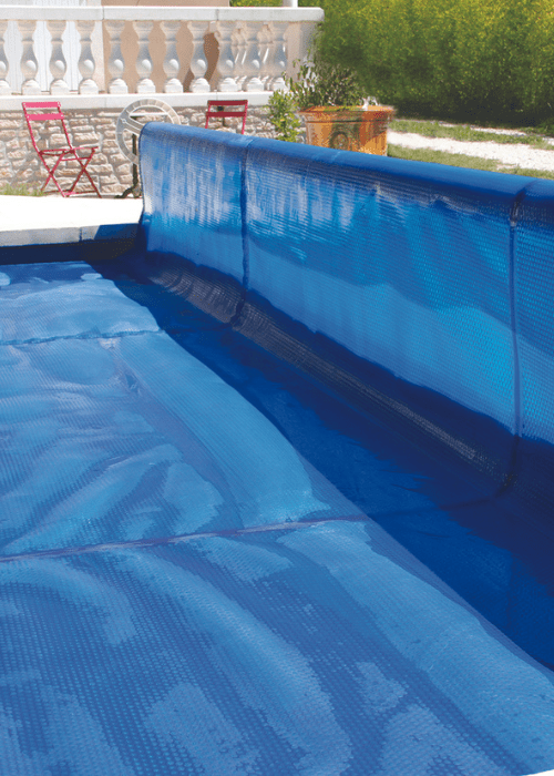 découvrez les avantages d'une couverture solaire pour votre piscine. surfez sur les économies d'énergie, protégez vos eaux des salissures et prolongez la saison de baignade grâce à cet accessoire indispensable. choisissez la qualité et le style pour un confort optimal.