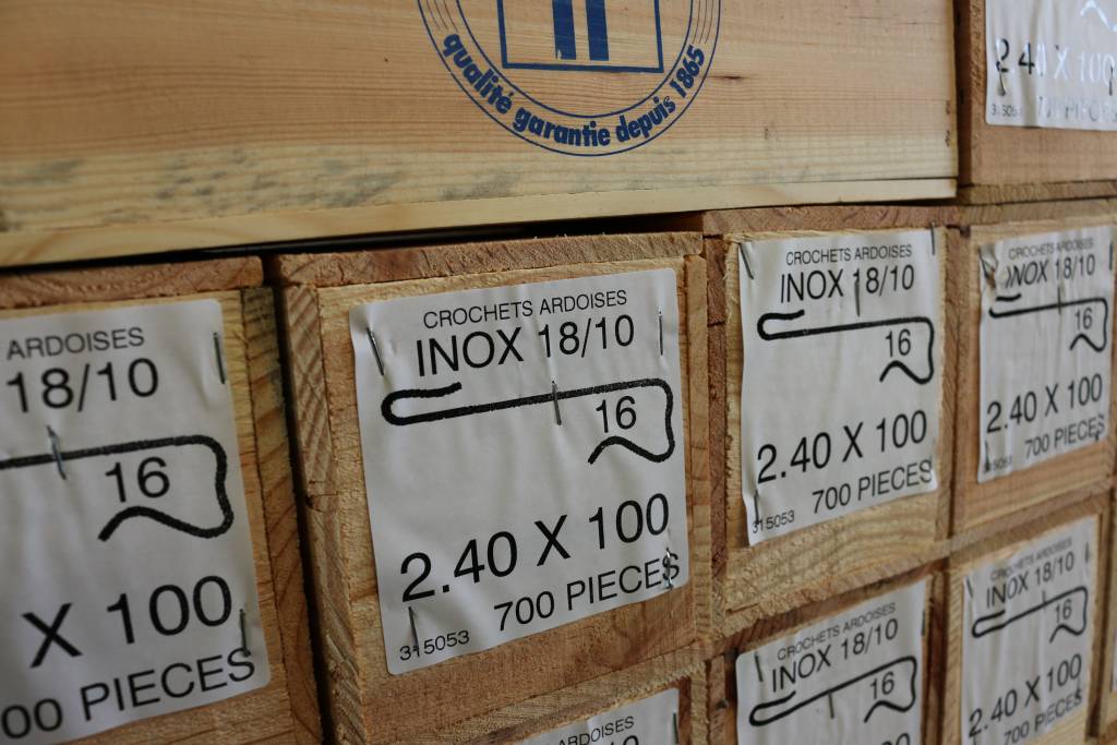 découvrez notre collection de crochets ardoise, idéaux pour organiser vos notes, photos et souvenirs avec style. parfaits pour une décoration intérieure authentique, ces crochets allient praticité et esthétisme.