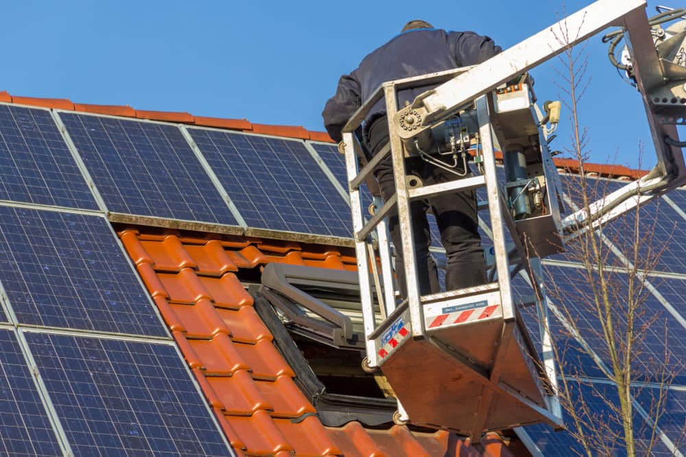 découvrez comment déconnecter en toute sécurité un panneau solaire pour une maintenance efficace. suivez nos conseils pratiques et les étapes indispensables pour assurer le bon fonctionnement de votre installation photovoltaïque.